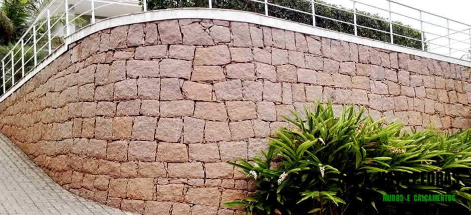 Muro de Pedra Bruta