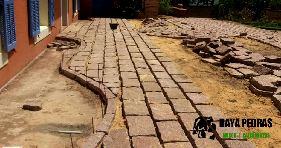 calcamento de pedras