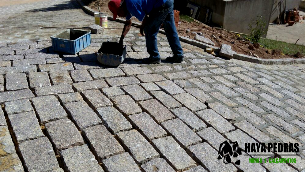 calcamento de pedras